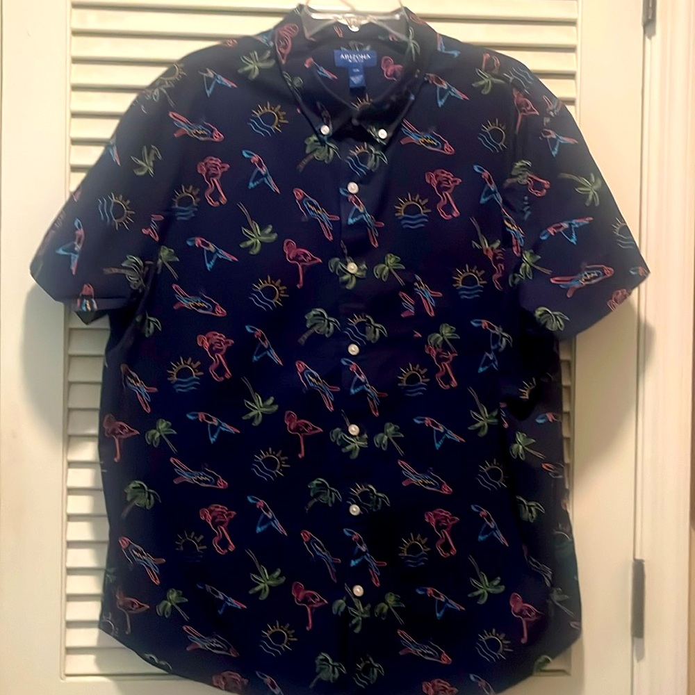 Men’s Arizona Jean co  short sleeve shirt with a  fun pattern.Jimmy Buffet vibes